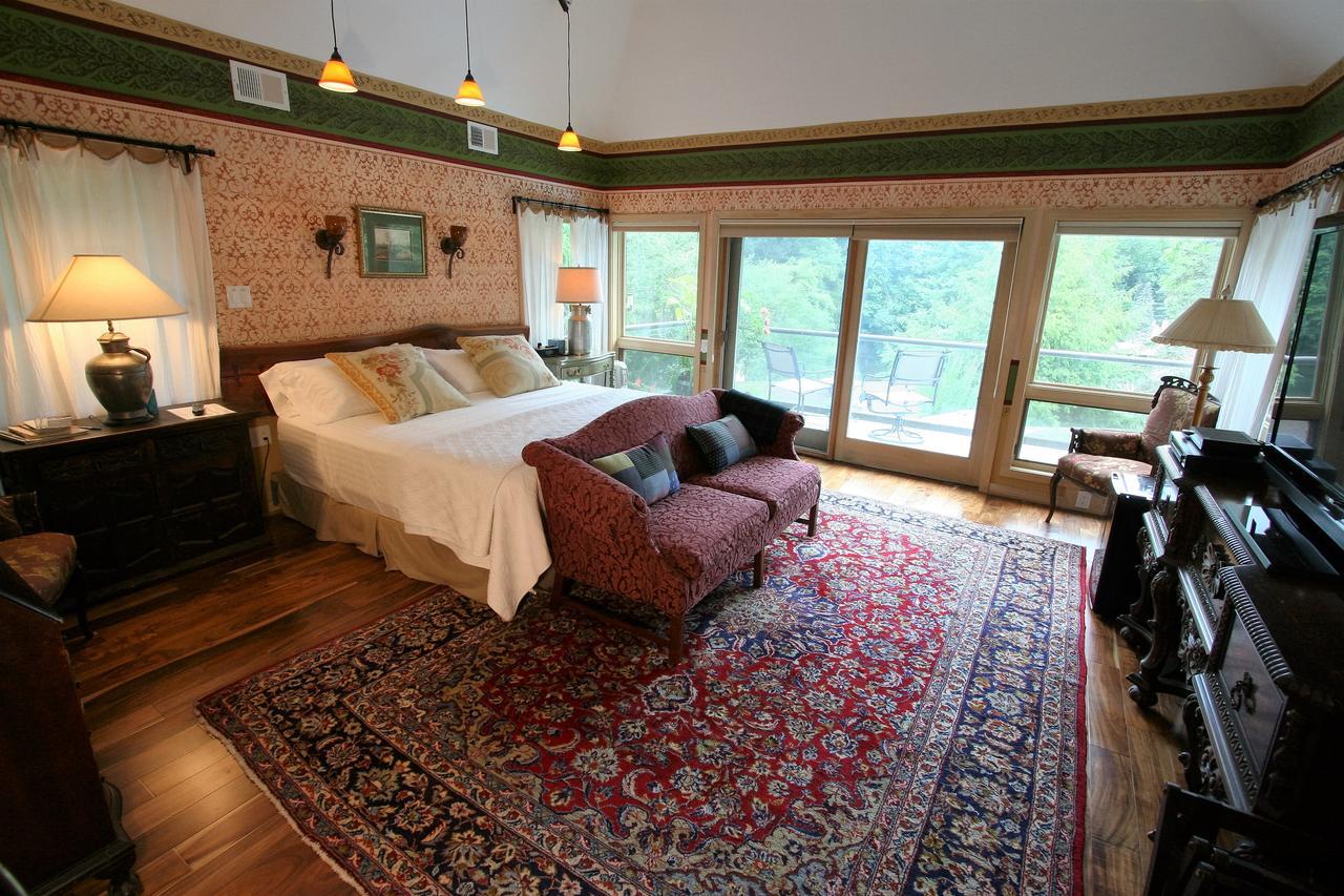 Alpenhof Bed & Breakfast Media Exterior photo