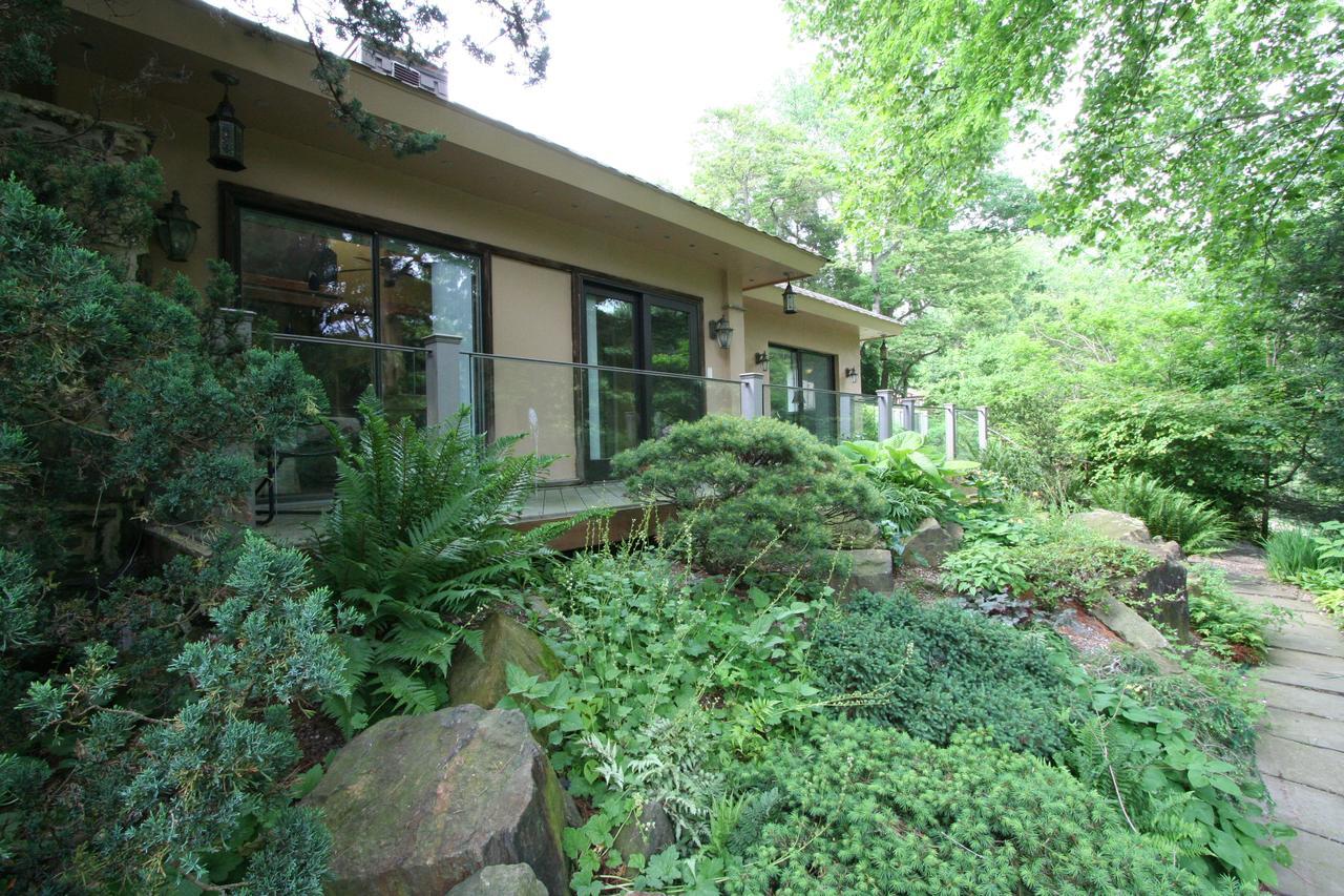 Alpenhof Bed & Breakfast Media Exterior photo